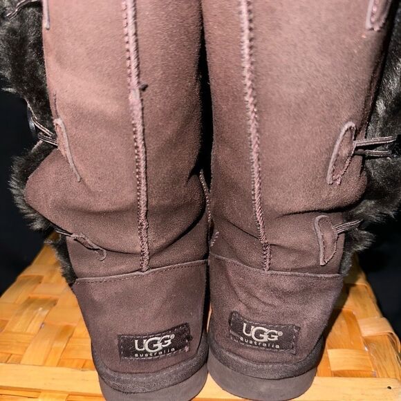 UGG Tall Bailey 3 button chocolate brown sz 7 EUC - Picture 3 of 9